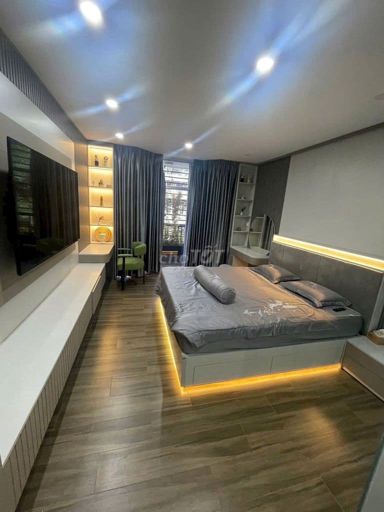 Sắp Đi Định Cư Nên Cần Bán Gấp Nhà Mặt Tiền Lý Thường Kiệt P.7 Quận 10