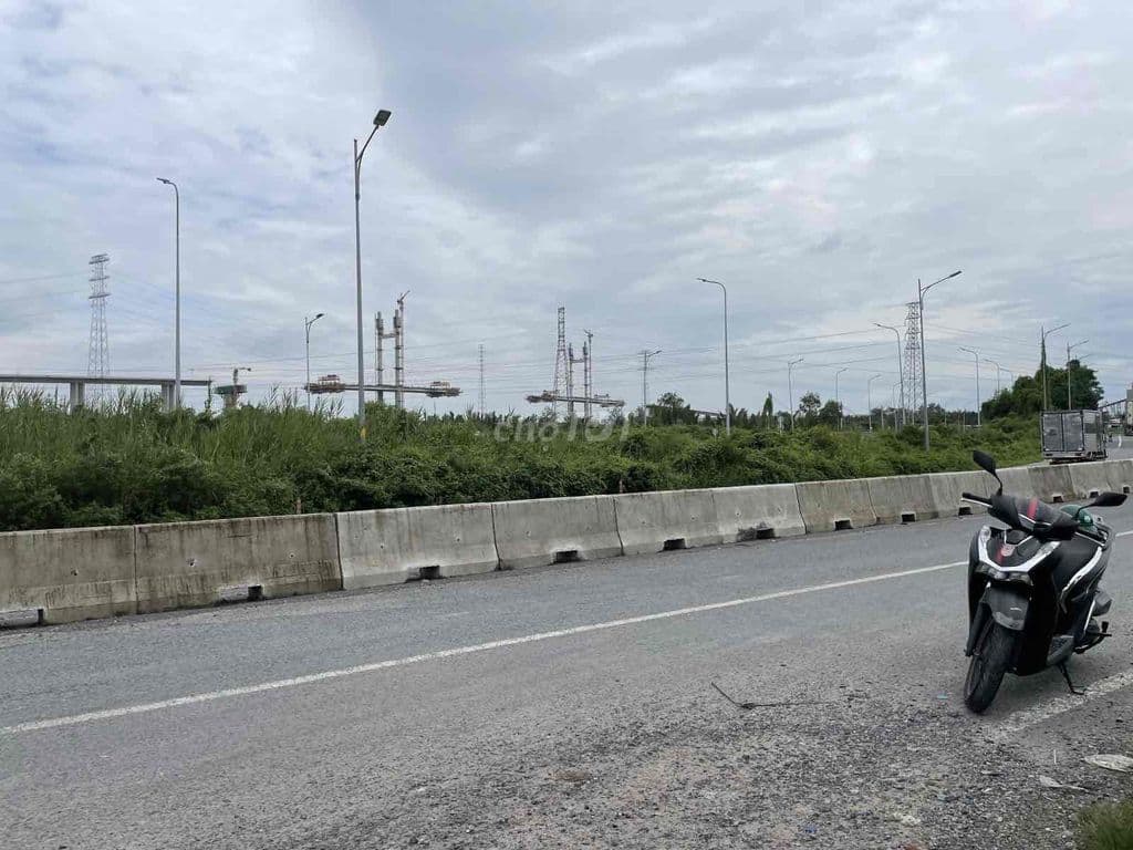 MẶT TIỀN NGANG KHỦNG 100M - Ảnh 3