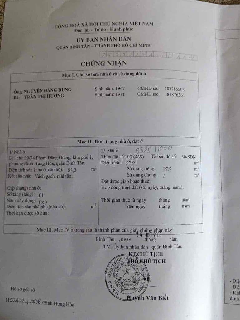 Nhà ở buôn bán tạp hoá lâu năm, khu vực đông dân cư.