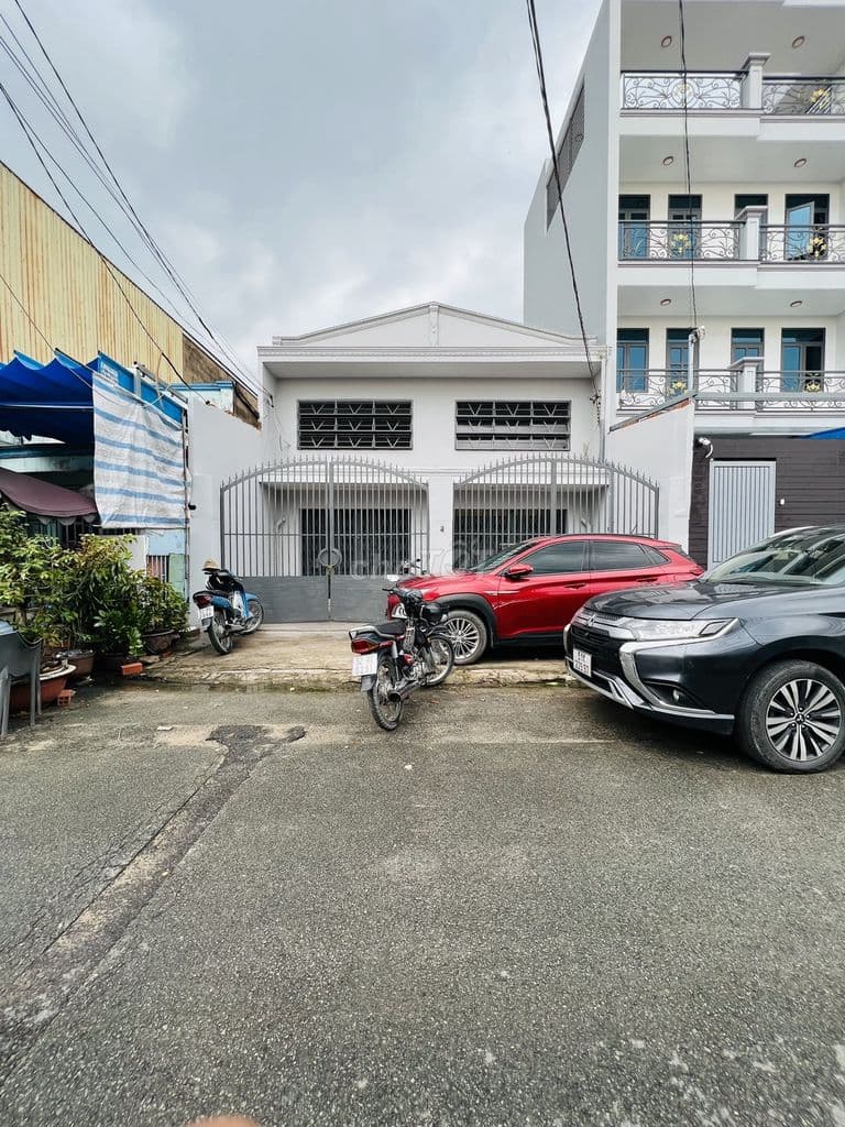 Bán Nhà Kho 2 Tầng Hương Lộ 2 Đường 20m 2 Sổ Riêng 8x20 Giá Tốt 11,2Tỷ