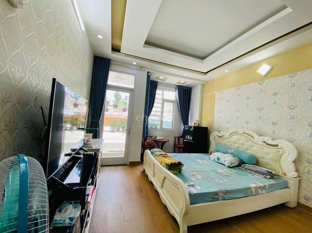 Gấp! Nhà trệt 3 lầu, hẻm 5m Trần Quang Diệu Q3, DT 10x11m - Ảnh 2