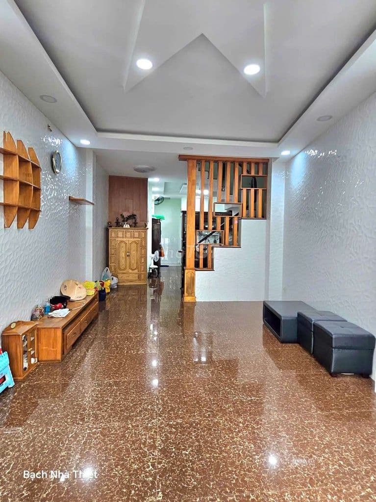 Nhà ngay trung tâm, hẻm 1 séc, ko quy hoạch - Ảnh 3