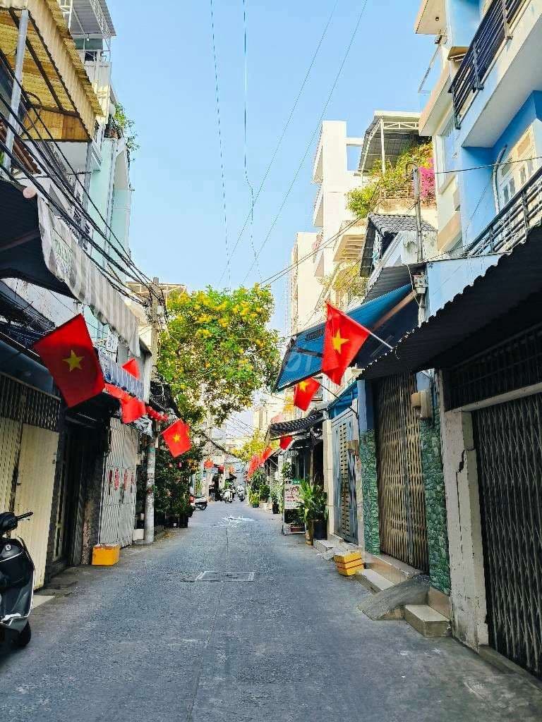 BÁN NHÀ SÁT CẦU CHÁNH HƯNG QUẬN 8, 45M2, 2 TẦNG, HẺM OTO, SHR,5T NHỈNH