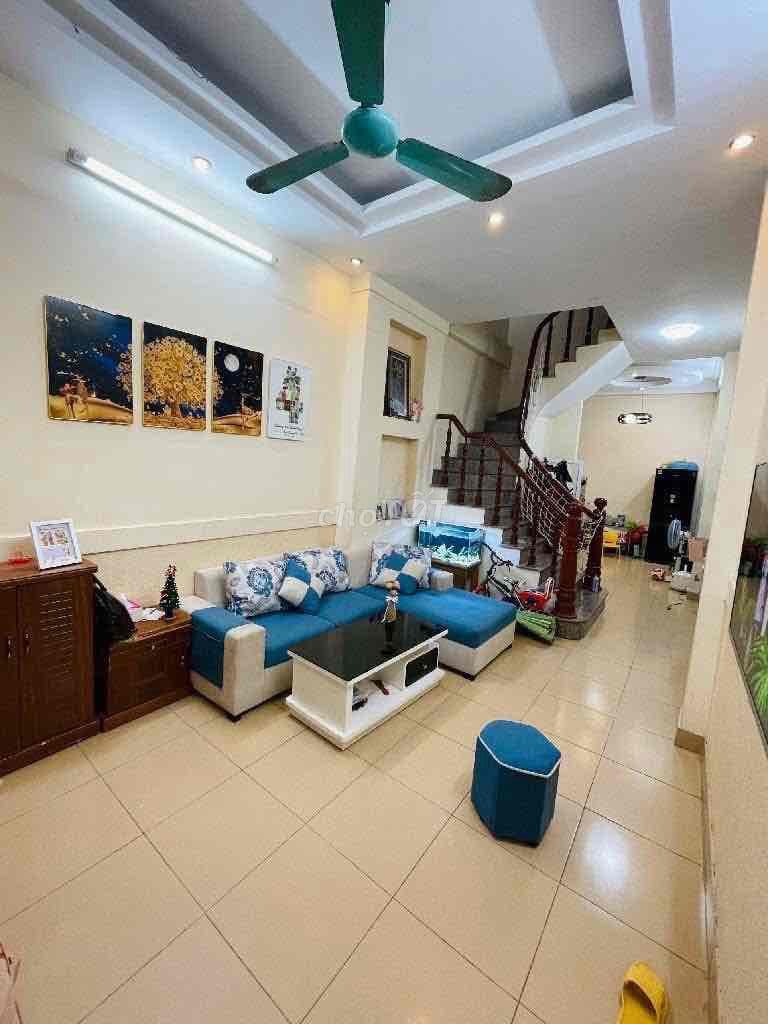 Bán nhà Nguyễn Chính -Tân Mai 35m 5 tầng chắc chắn gần ô tô dừng đỗ