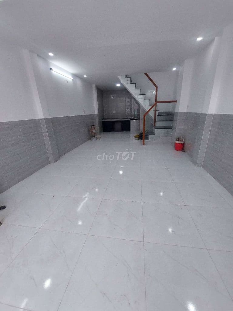 Bán nhà đường Phạm Hùng C4 DT.4×10 } 1 Lầu 2 Phòng 2 toilet hẽm 6m - Ảnh 2