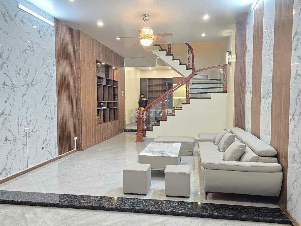 Bán nhà Cổ Nhuế, Bắc Từ Liêm, Nội thất đẹp, ô tô gần, 35m2 - 6,8 tỷ