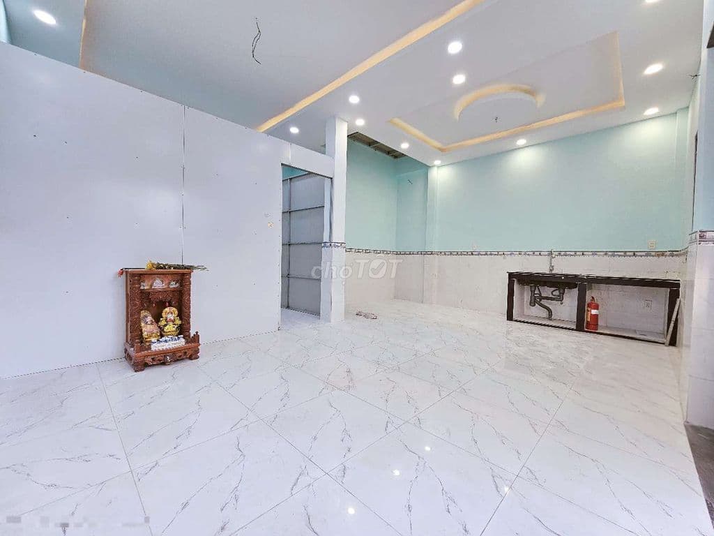 NHÀ 2 TẦNG ĐƯỜNG XE HƠI NGAY VINCOM LÊ VĂN VIỆT, hơn 5 TỶ