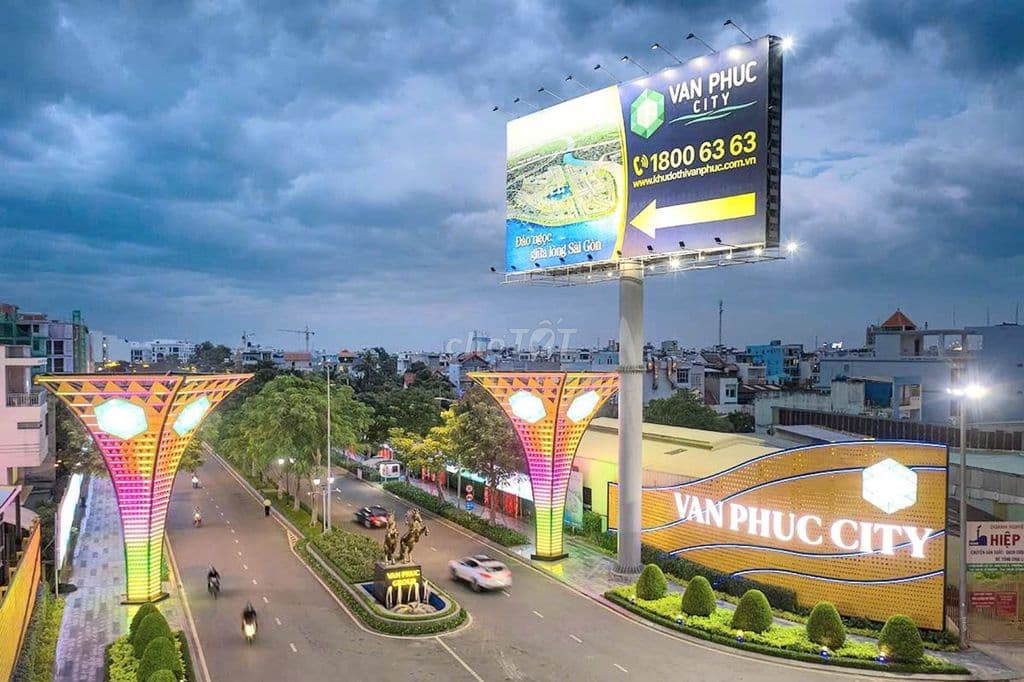 BÁN NHÀ Ô TÔ NGỦ TRONG NHÀ HÀNG XÓM VẠN PHÚC NGANG 5.1M ,