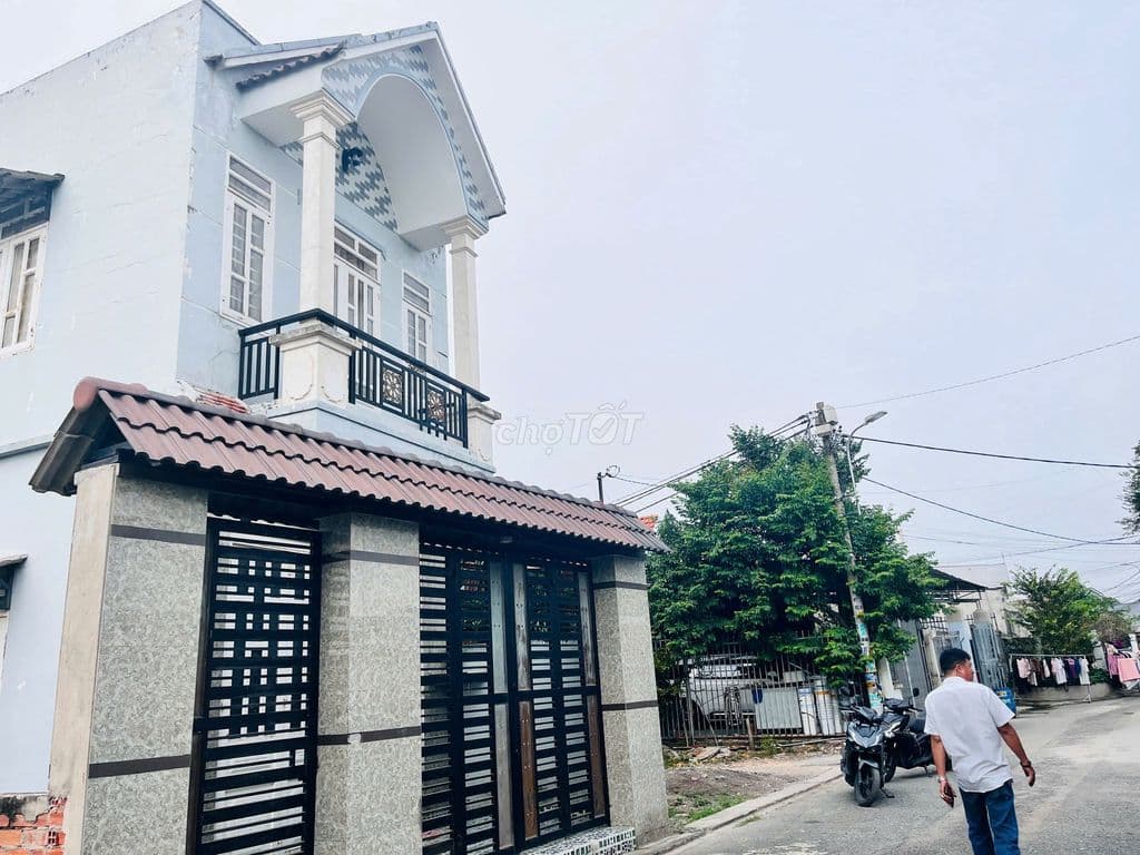 110m2 đất Bà Điểm Hóc Môn đường 8m có vỉ hè giá 4.15 tỷ