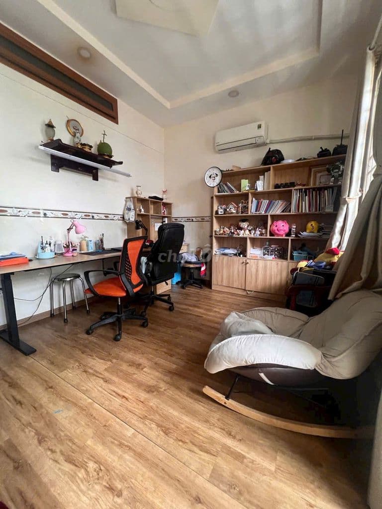 Nhà đẹp giá tốt chính chủ 1 trệt 1 lầu 3PN 2WC hẻm xe hơi 5m - Ảnh 2
