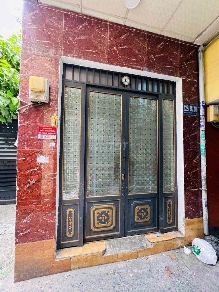 BÁN GẤP ,Mình có việc cần bán gấp nhà 28M2 SÁT Q1 CHỈ 2 PHÚT ĐI XE