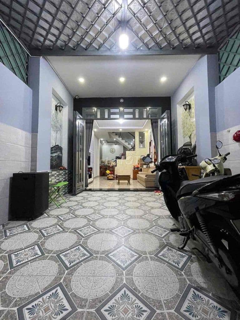 NHÀ 3 TẦNG 4X15.5M 63M2 THỔ CƯ NHÀ CÓ SÂN Ô TÔ GẦN HỒNG LONG