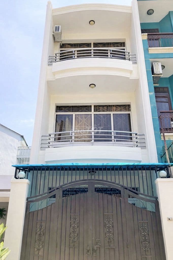 BÁN NHÀ ĐẸP 3 TẦNG - GIÁ 11,5 TỶ CHÍNH CHỦ - HẺM XE HƠI - ĐỦ NỘI THẤT