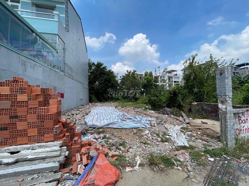 Đất Liên Phường đối diện Villa Park, dt 8x18m gấp bán 6,2 tỷ