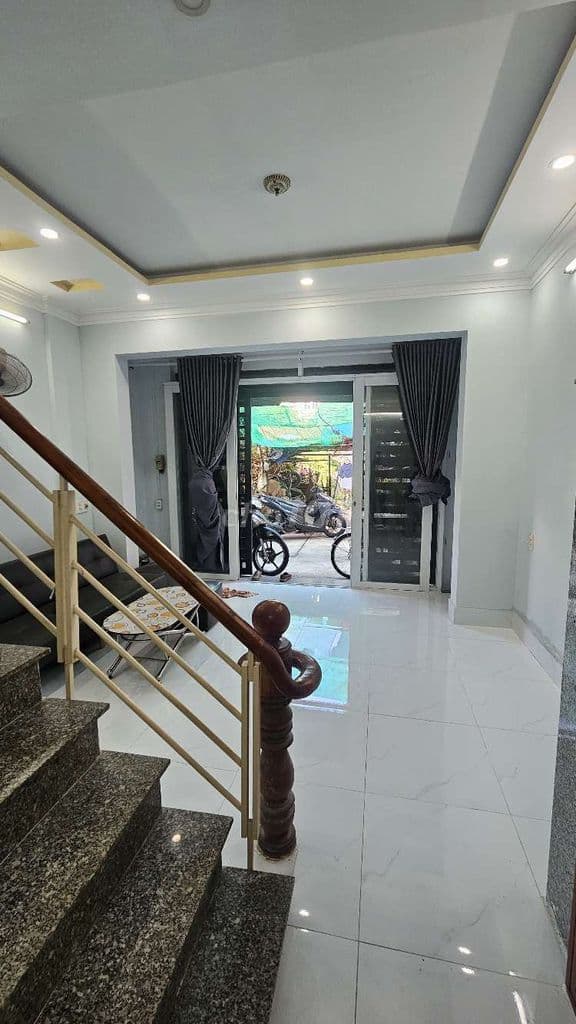 Cần tiền bán căn nhà sỏi hồng riêng 3,5 x 15M.1 tầng đúc 3 phòng ngủ - Ảnh 2