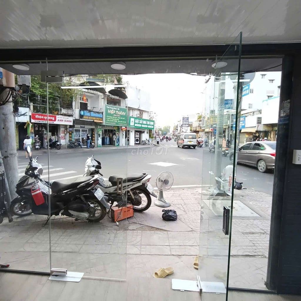 Nhà 3 mặt tiền đường Nguyên Kiệm thông Hồ Văn Huê, sổ riêng bao sangte - Ảnh 2