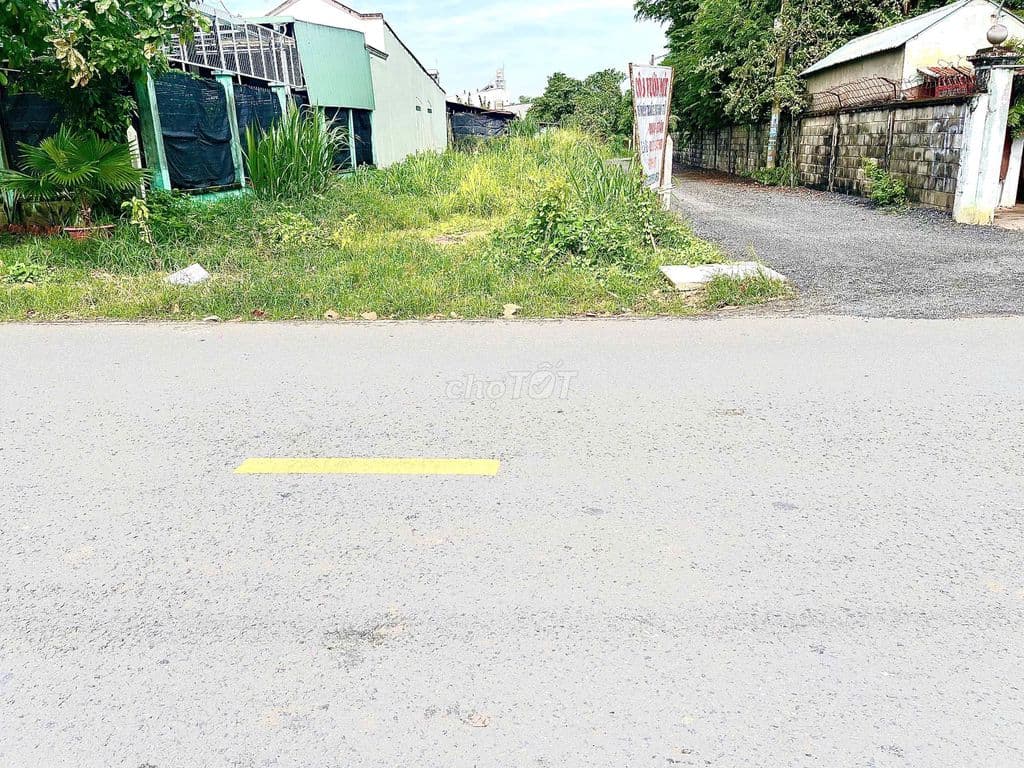 155m2 lô đất 2MT giá 550TR Chủ kẹt tiền cần bán Gấp Ngay Chợ Việt Kiều