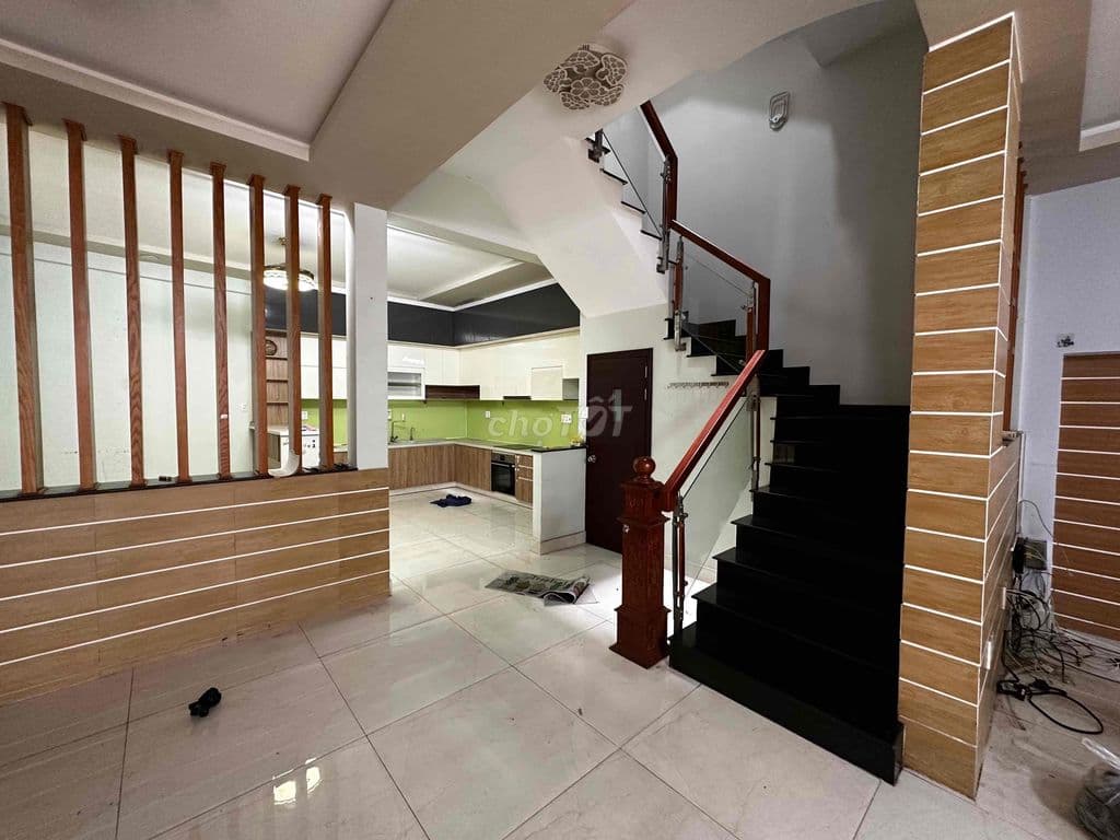 Cần bán nhà đường CMT8 - Ảnh 2