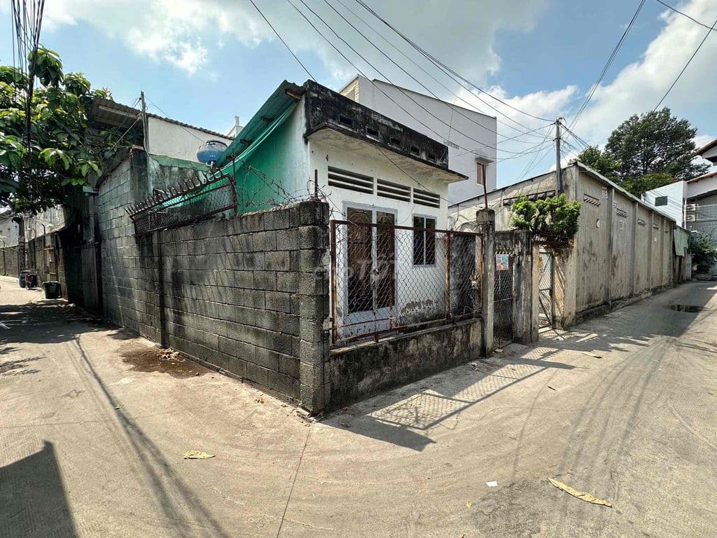 nhà cấp 4 cũ. hẻm ba gác. gần đại học ngân hàng. hoàng diệu 2.linhtrug