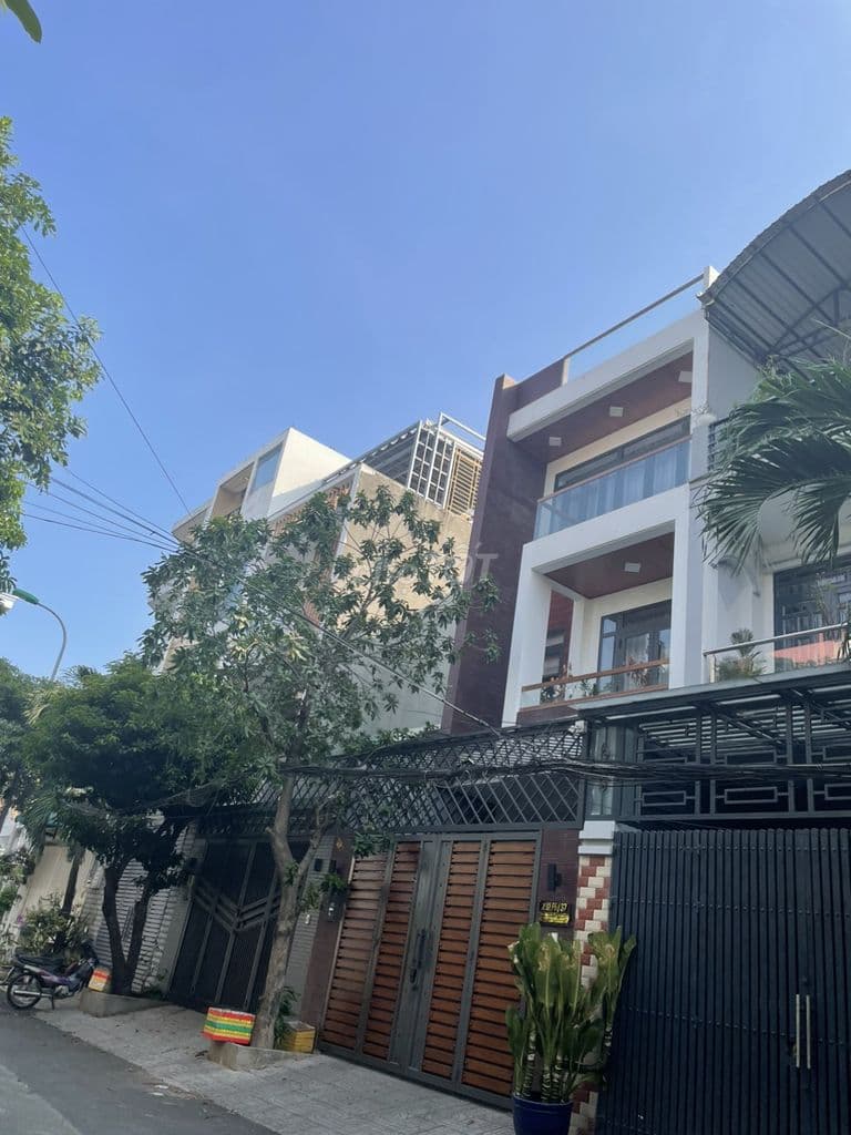 Nhà đẹp 122/9 Đặng Thùy Trâm.DT 5x20m. trệt 2 lầu ST.