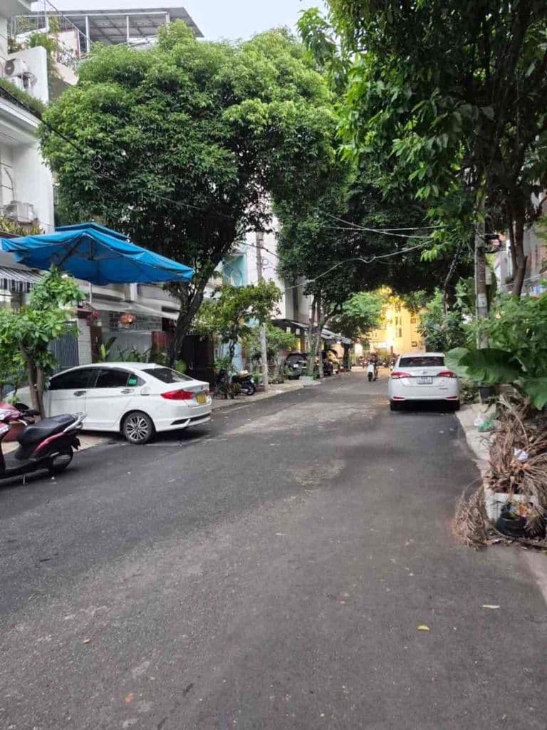 Cư xá Nguyên Hồng- Nhà 4 Tầng 72m2- đường 8m rộng rãi