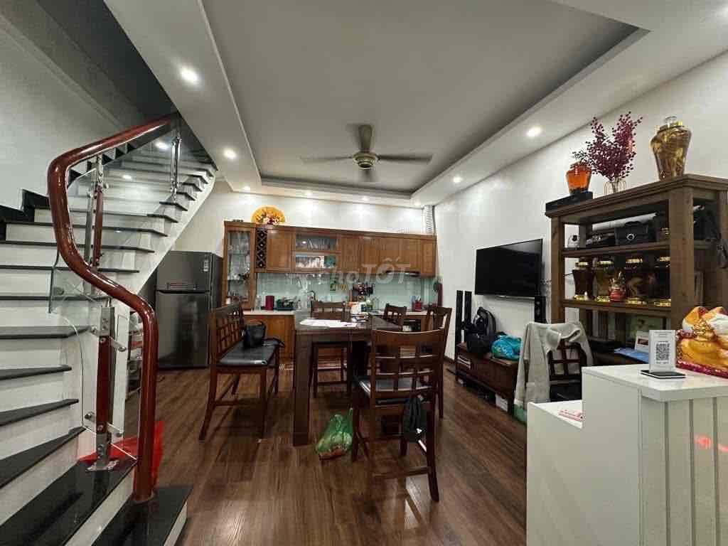 BÁN NHÀ HỒNG TIẾN,LBIEN-38M 5Tầng-Ô TÔ TẢI ĐỖ CỬA-DÂN XÂY-KHU VỰC LÕI