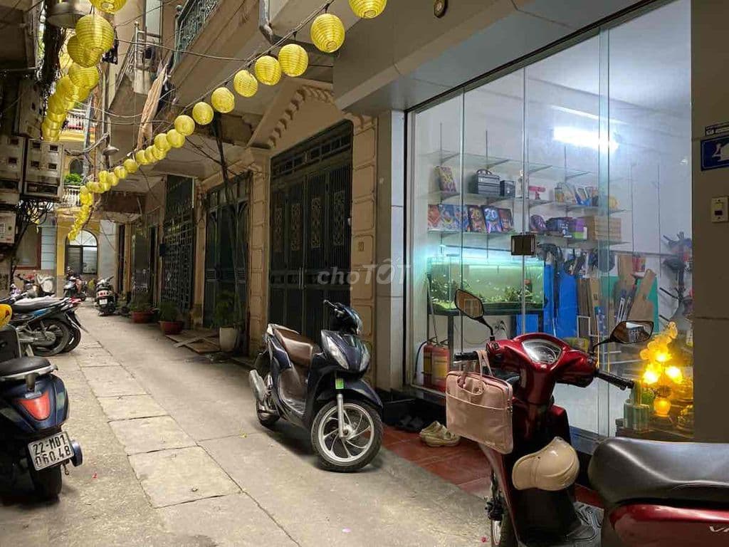 TRUNG TÂM BA ĐÌNH - KHU VỰC HIẾM NHÀ BÁN - NGÕ NÔNG - GẦN PHỐ - 2 THOÁ