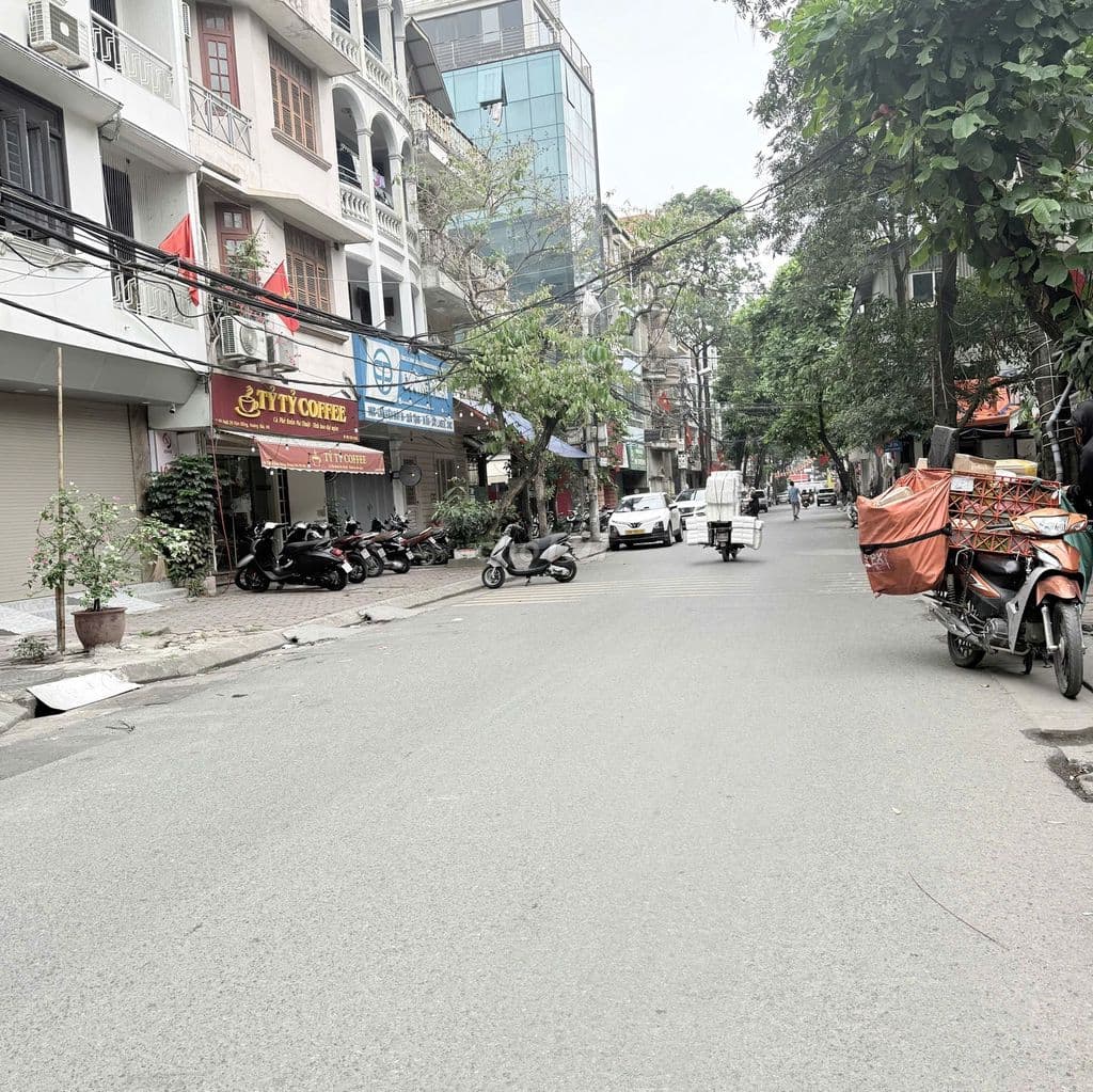 NHÀ KIM ĐÔNG, Ô TÔ, SỔ ĐỎ NỞ HẬU 61M, GIÁ TRÊN 15 TỶ CÓ THƯƠNG LƯỢNG.