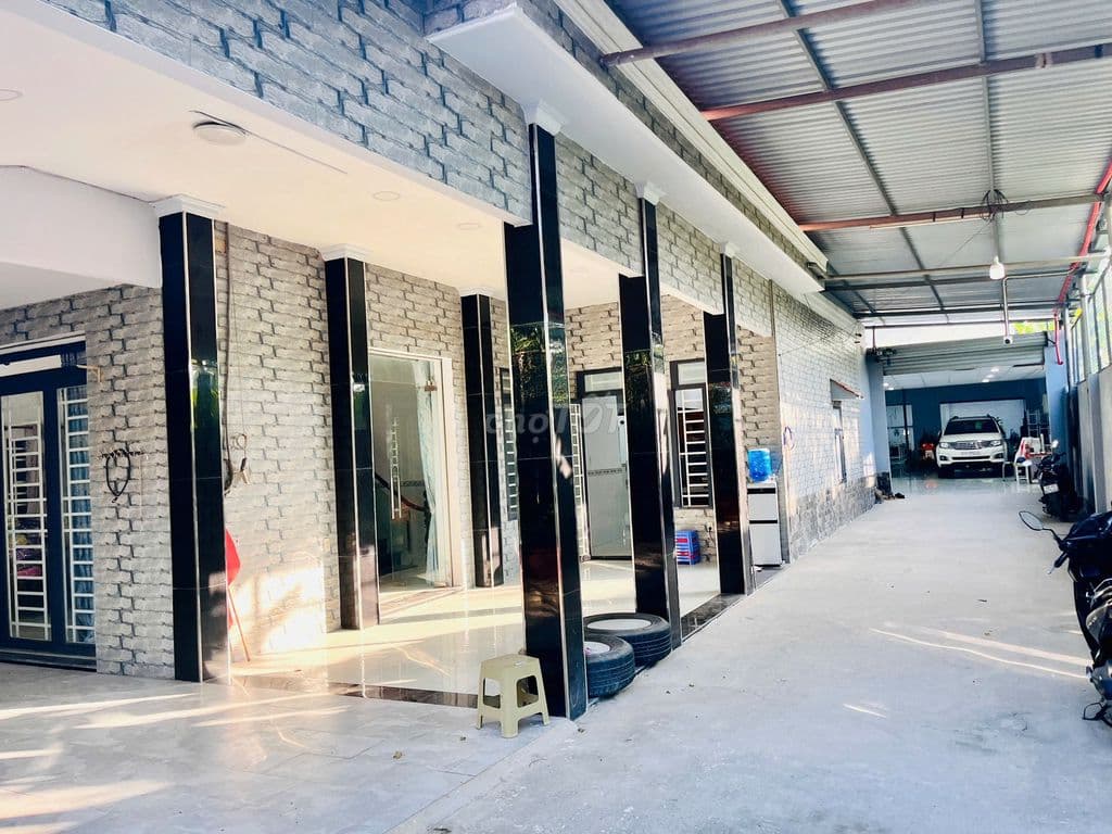 Bán nhà xưởng 2 tầng 869m2 phù hợp may mặc in ấn