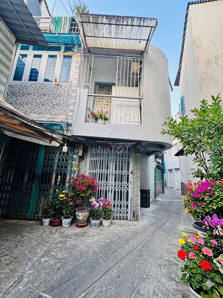 Mua bán nhà quận 4, 2 tầng hoàn công, dân cư chỉnh trang, hẻm 1/ thông
