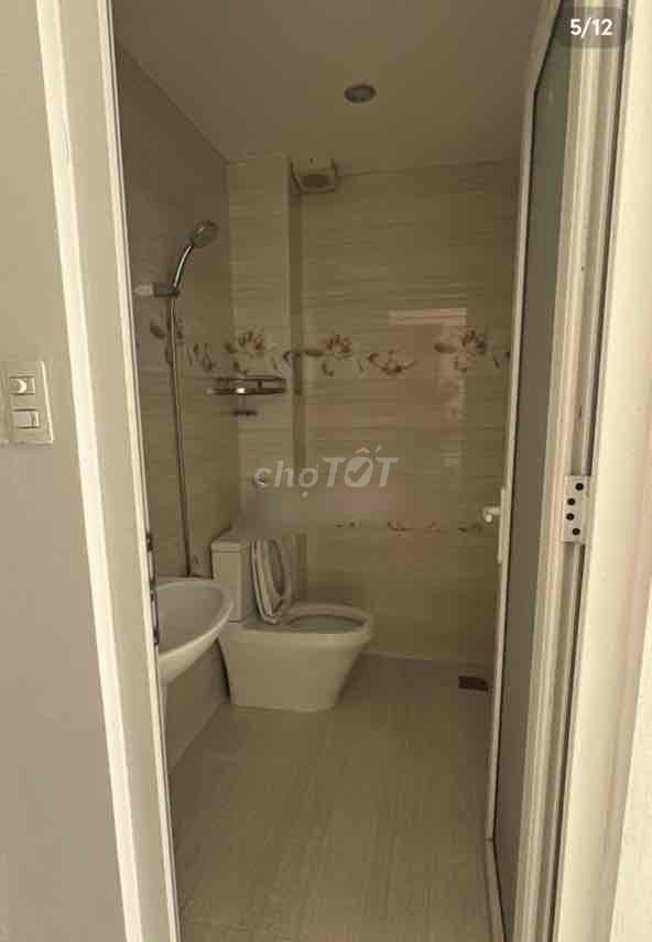 nhà hxh Lạc long quân gần chợ Tân bình(4,4x12,5m 2 lầu St BTCT)