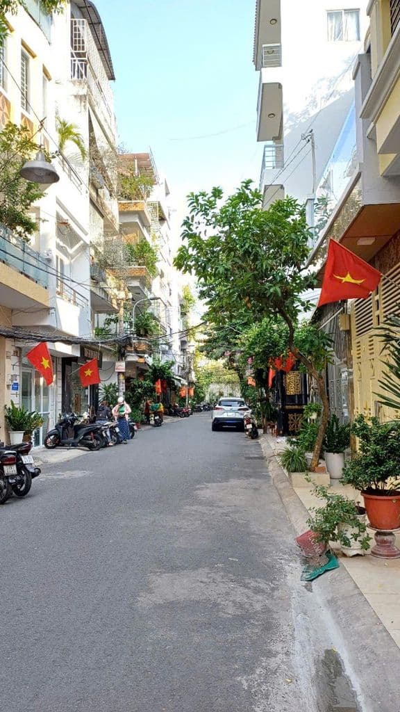 nhà trường chinh đi bộ ra trạm Metro, ngang 6m nở hậu vuông đẹp - Ảnh 2