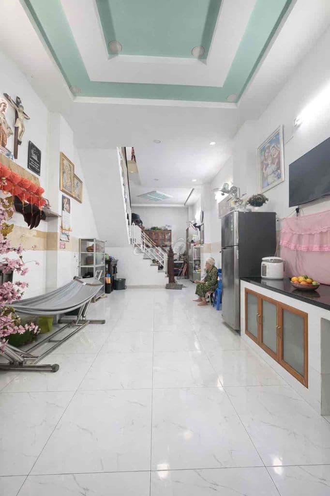 BÁN NHÀ ĐƯỜNG TỈNH LỘ 10- TÊN LỬA ĐẸP Ở LIỀN