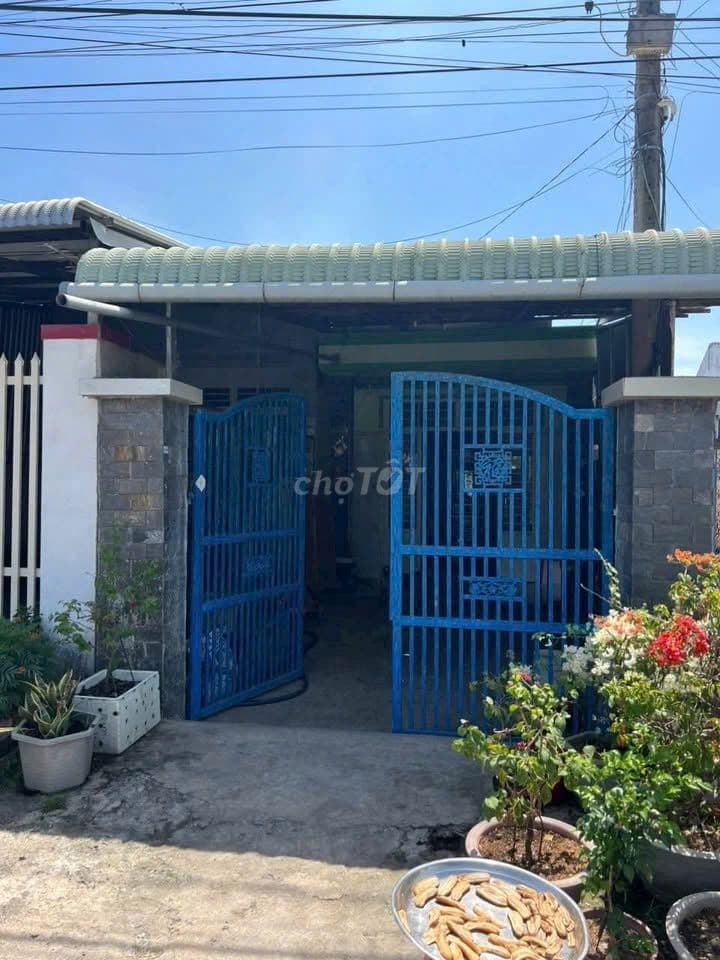 Bán gấp nhà c4 đường Lê Thị Sắc, Tân Phú Trung, 112m2, 1 tỷ 50tr , SHR