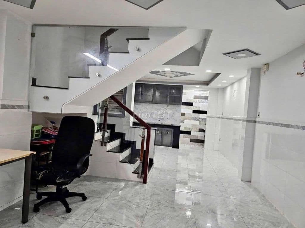 Hơn 5 tỷ,Nhà Gò Vấp-Hẻm thông, xe hơi, thẳng 1 xẹc,cho thuê 18tr/tháng - Ảnh 2