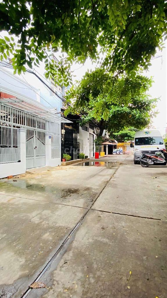 Dt 4x12 giá 3,4 tỷ,đường trước nhà 10m ngay lê văn quới ,hòa bình,shr