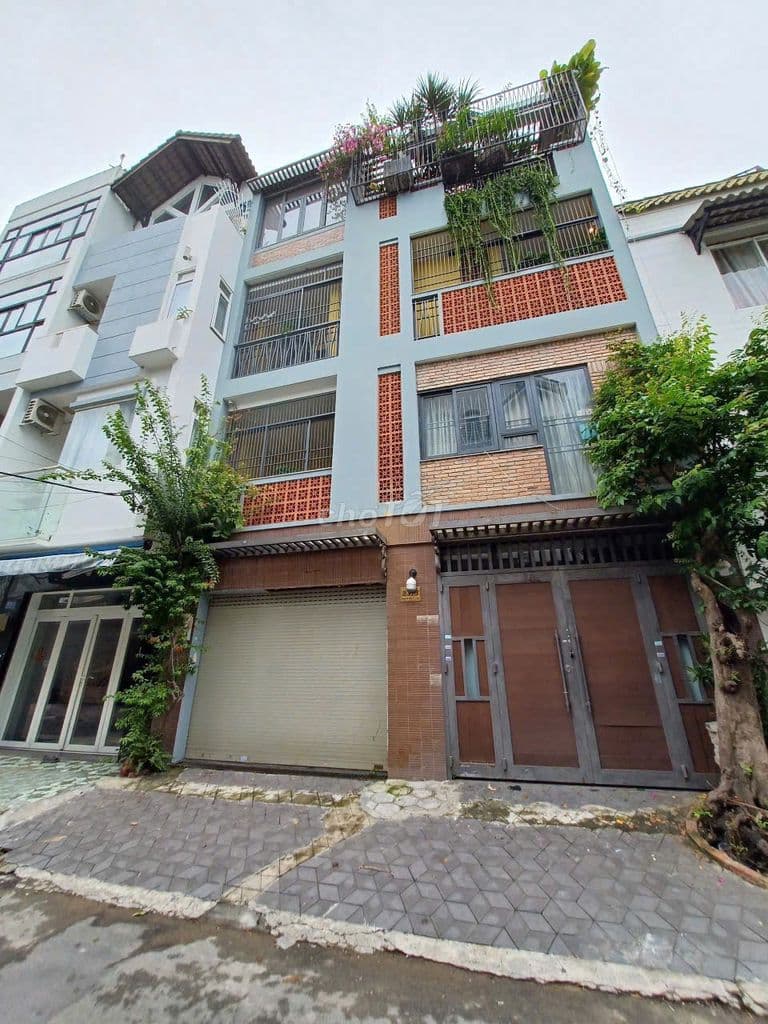 BIệt Thự - Ngang 8m - Dương Bá Trạc, Q8 - Chỉ: 17 Tỷ - 4 Tầng - TMáy