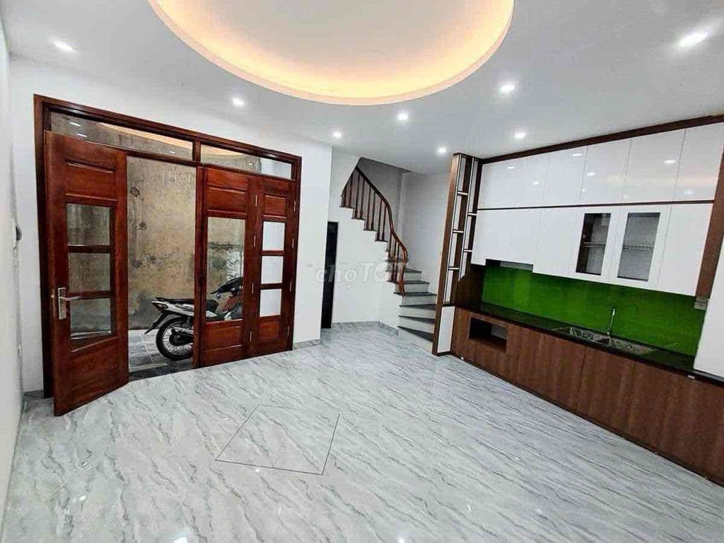 NHÀ HIẾM PHỐ HOT VÕ THỊ SÁU MỚI KÍNH KOONG ÔTÔ DỪNG ĐỖ NGÀY ĐÊM Ở NGAY - Ảnh 2