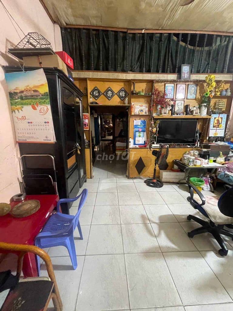 Nhà ngang 4 dài 17 hẻm 4m Đường Phạm Hùng Quận