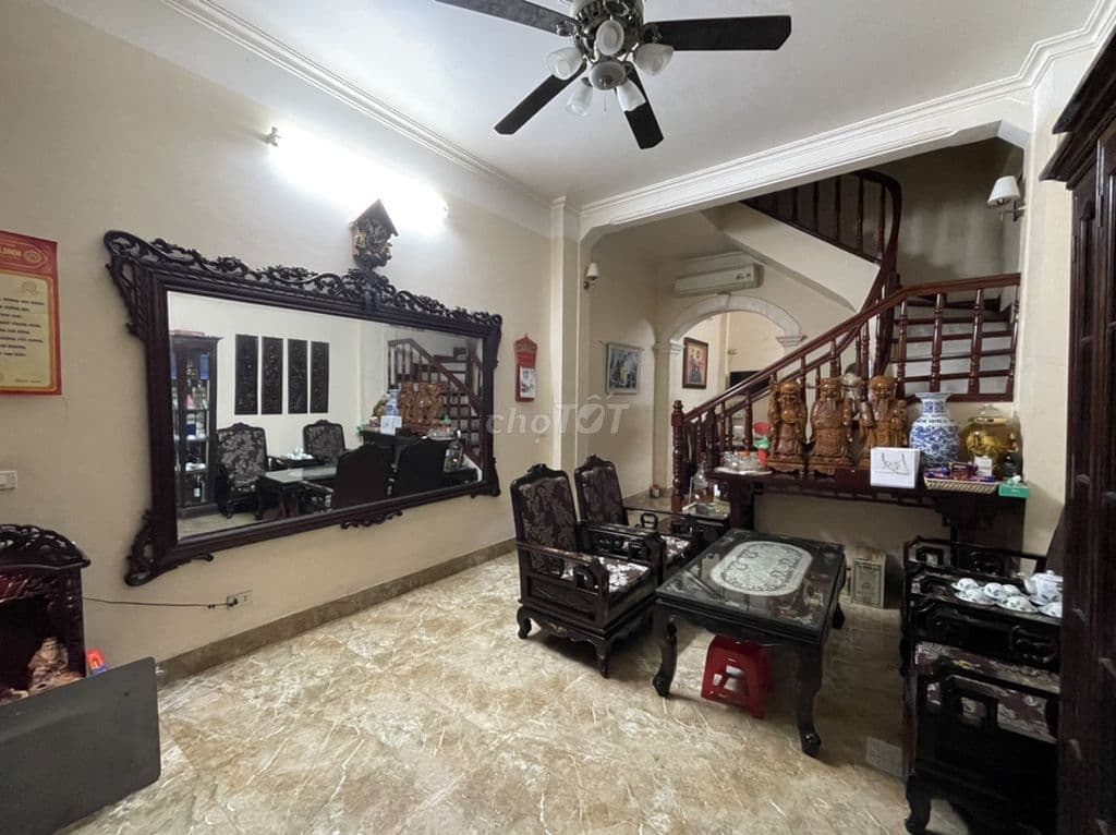 Chính chủ bán nhà 3 tầng ngõ 21 Quan Nhân, cách Cầu Mọc 100m, sổ đỏ