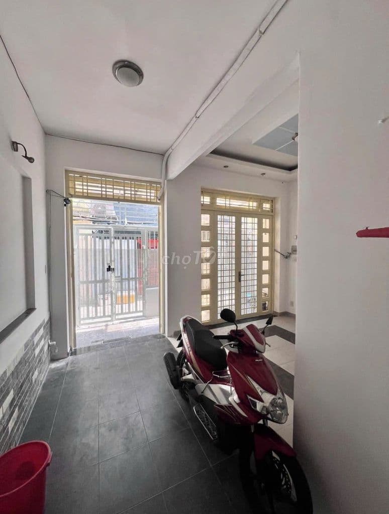 Bán nhà đẹp CMT8, Q3, 1T1L, 3PN, DT 52m2 Giá 2ty720, hẻm Oto