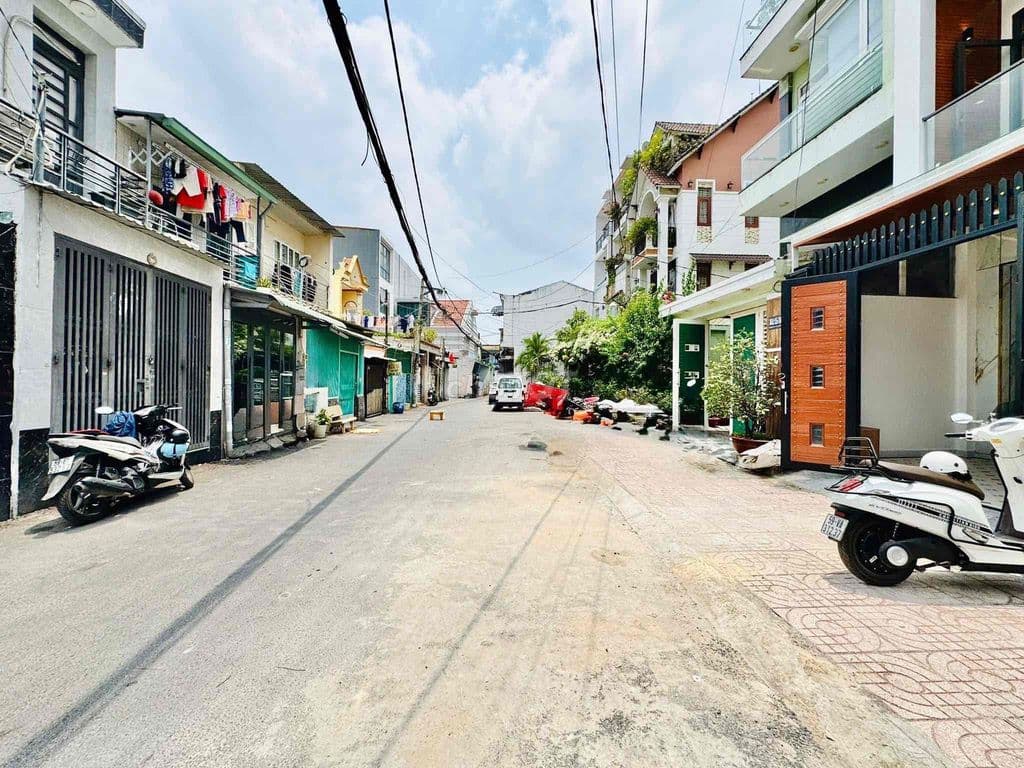 Nhà 4 tầng Đối diện Siêu thị Emart Phan huy ích Gò vấp - Ảnh 2