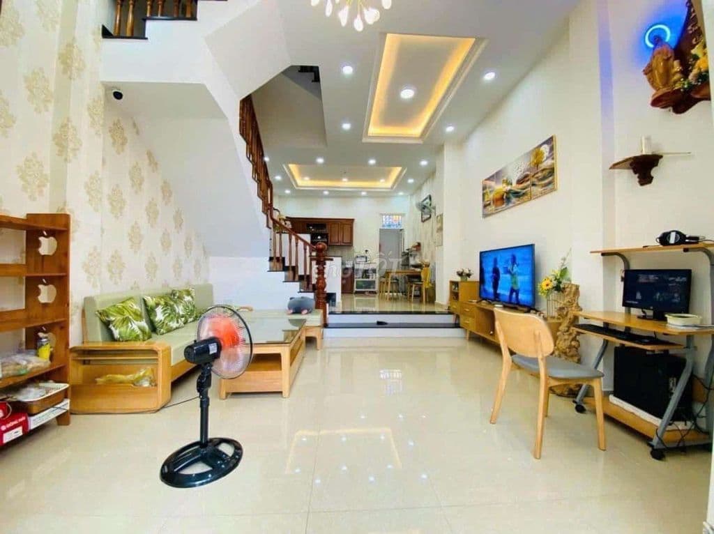 nhà đẹp sât gigamall,65m2,ngang lớn (4,7) ,3tầng BTCT,4PN,HẺM VF3