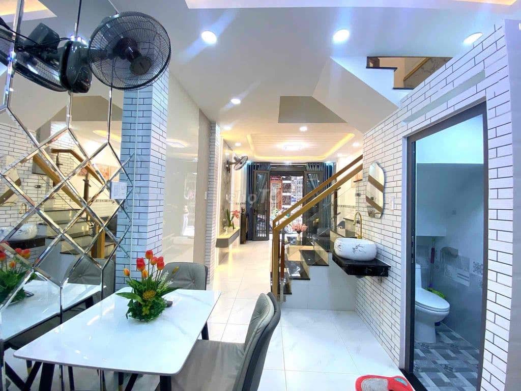 Phải Thật Nhanh Hoàng Cầu 50m2 5 Tầng MT 4.3m Giá 175Tr/m2 - Ảnh 2