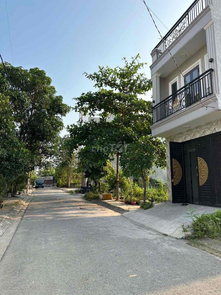 Nhà MT đường số KDC Phú Lợi, dt 4.5x15 3 tầng shr giá chỉ 6.5 TL.