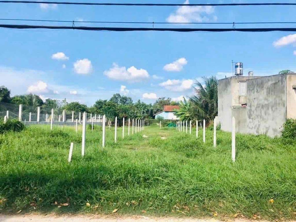 Bán mặt tiền đường nhựa 150m2 full thổ cư Tân Thông Hội chỉ 550tr