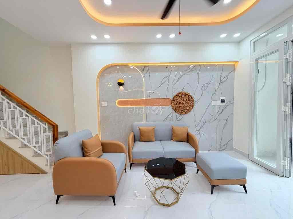 NHÀ SÁT KỀ ĐẦM SEN MỚI XÂY CÒN MÙI SƠN - 56M2 Vuông vức nhỉnh 6 đồng