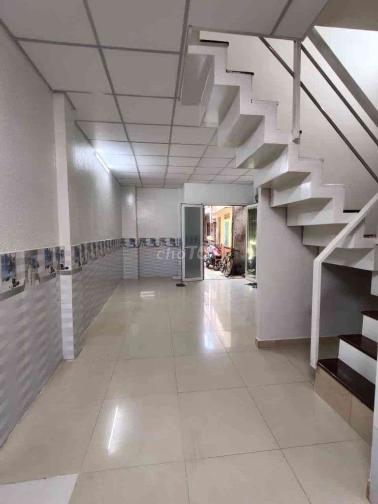 Bán nhà Âu Cơ, 4m x 9m, hỗ trợ vay, chỉ hơn 3 tỷ TL