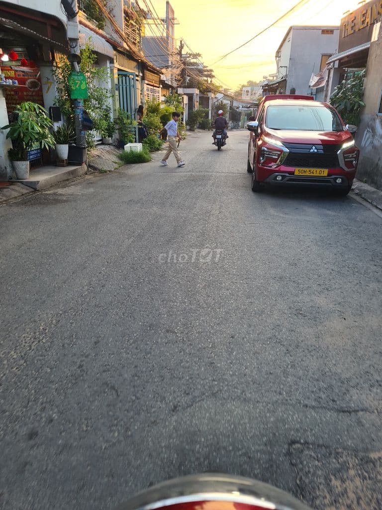 NHÀ MT KINH DOANH HIỆP PHÚ SIÊU RẺ