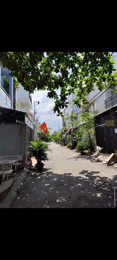 BÁN NHÀ PHÚ HỮU Q9 – 111M² – CÓ PHÒNG NGỦ TRỆT – GIÁ 4,3 TỶ